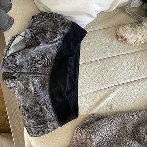 Patterned size 8 Lululemon speed up shorts